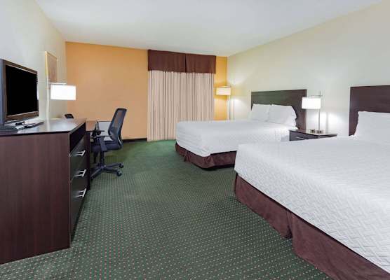 Travelodge by Wyndham Bracebridge 1
