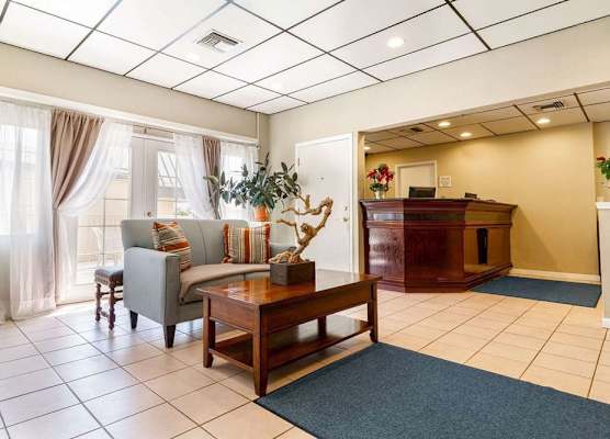 Auburn House Hotel 1
