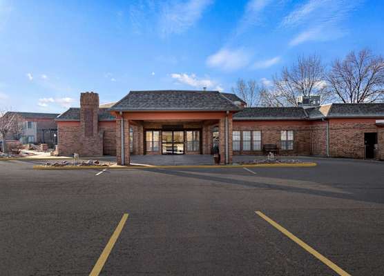 Suburban Studios Kansas City Airport North 1