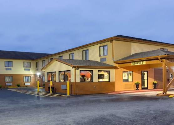 Super 8 by Wyndham Richmond 1