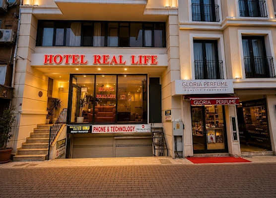 Hotel Real Life 1