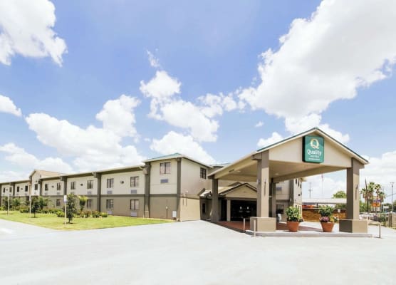 Quality Suites Houston Hobby Airport 1