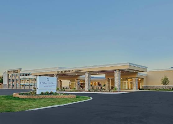 Delta Hotels by Marriott Chicago Willowbrook 1