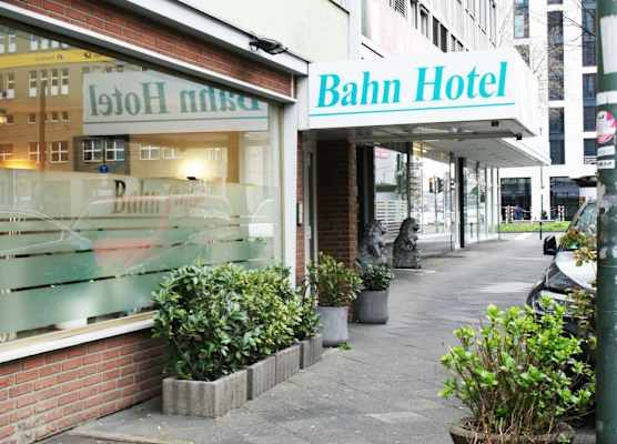 Bahn-Hotel 1
