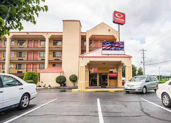 Econo Lodge Inn & Suites Memphis East 1