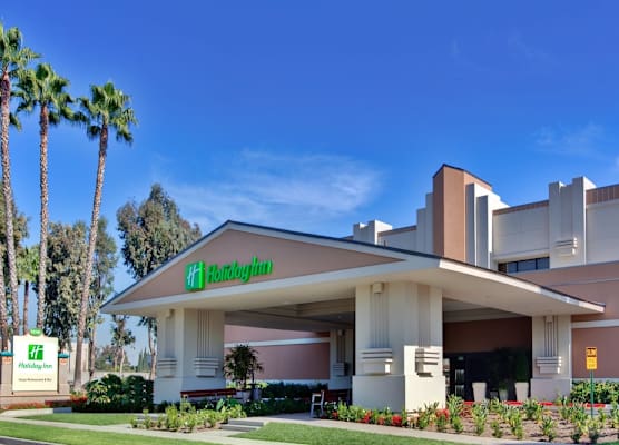 Holiday Inn & Suites ANAHEIM (1 BLK/DISNEYLAND ) by IHG 1