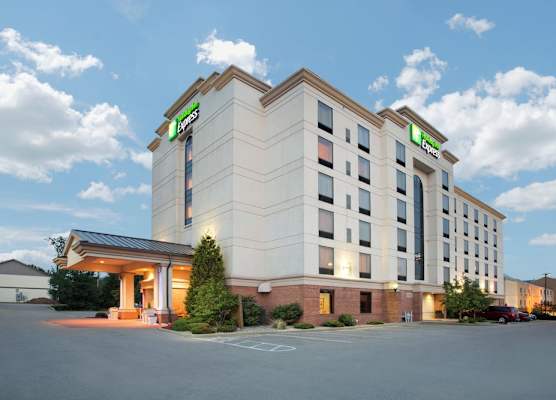 Holiday Inn Express & Suites BLOOMINGTON by IHG 1