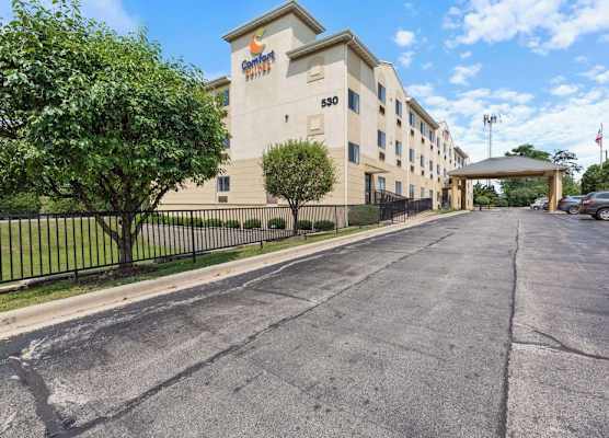 Comfort Suites Lombard - Addison 1