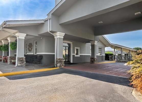 Quality Inn & Suites Greenville - Haywood Mall 1