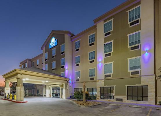 Days Inn & Suites by Wyndham San Antonio near Frost Bank Center 1