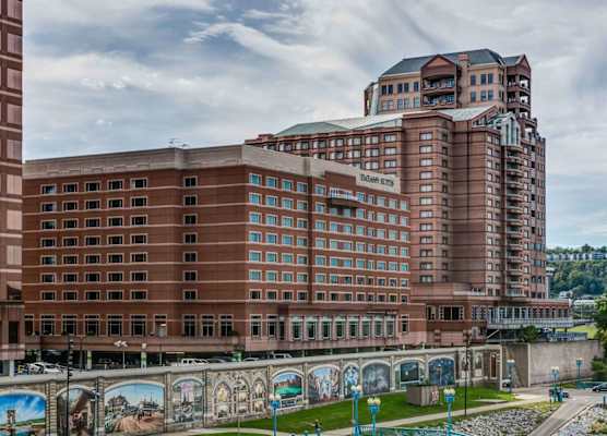 Embassy Suites by Hilton Cincinnati RiverCenter 1