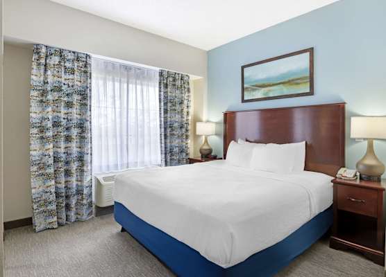 Best Western Plus Crossroads Inn & Suites 1