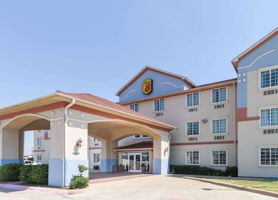 Super 8 by Wyndham Alvarado 1