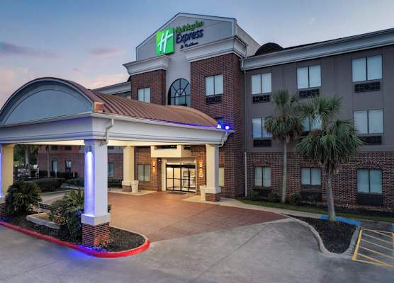 Holiday Inn Express & Suites WINNIE by IHG 1