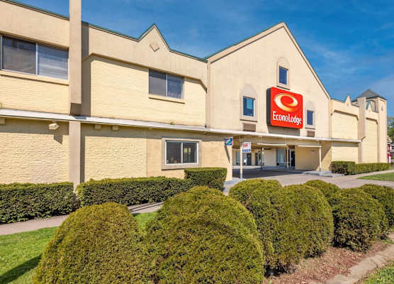 Econo Lodge Cortland Downtown 1