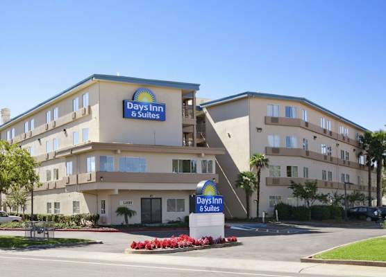 Days Inn & Suites by Wyndham Rancho Cordova 1