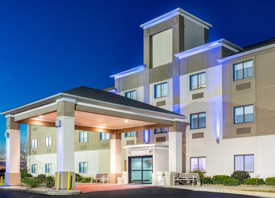 Holiday Inn Express HOWE (STURGIS, MI) by IHG 1