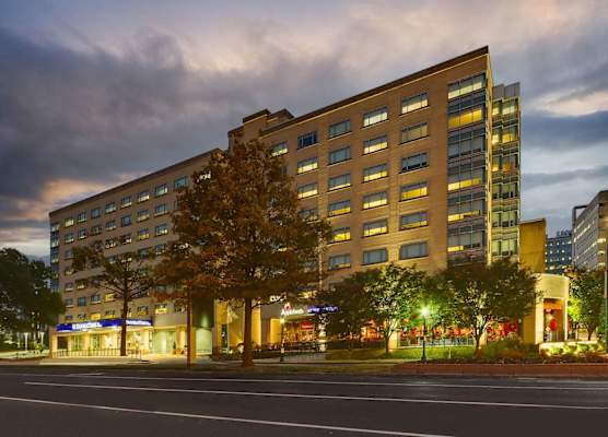 DoubleTree by Hilton St. Louis Forest Park 1