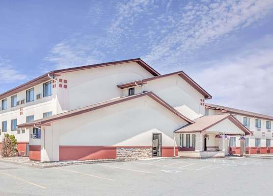 Super 8 by Wyndham Montgomery Maybrook 1
