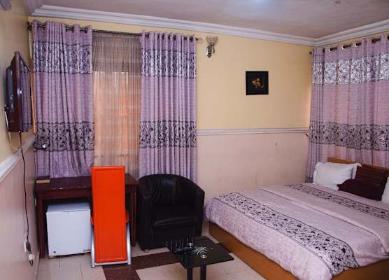 Maxton Suites 1