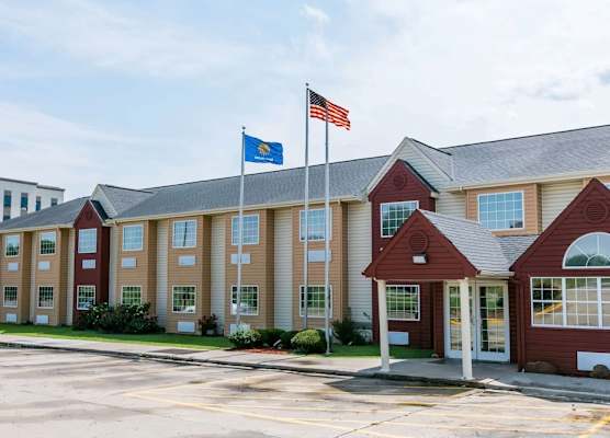 Days Inn & Suites by Wyndham Pryor 1