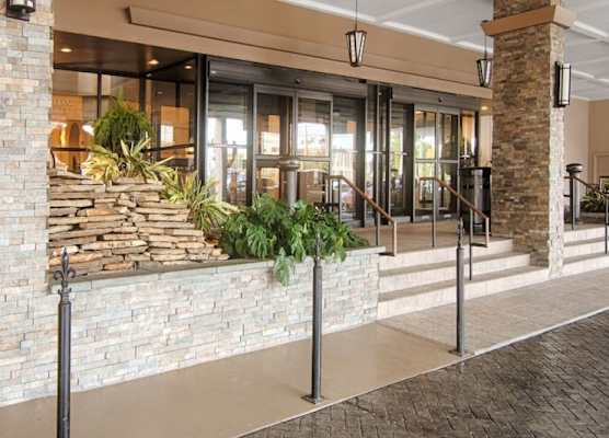 Comfort Inn & Suites At Copeland Tower 1