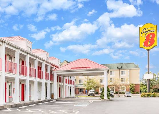Super 8 by Wyndham Clinton 1