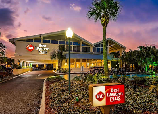 Best Western Plus Yacht Harbor Inn 1