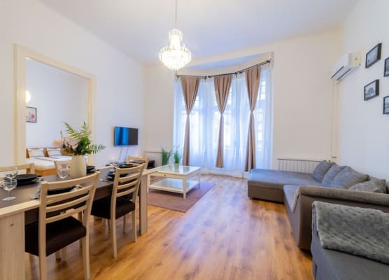 Real Apartments Lovag 1