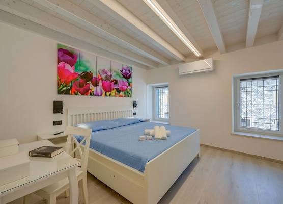 Tulipano Apt - Palazzo Palermo 1817 A/c, 2br, Sleeps 4 1