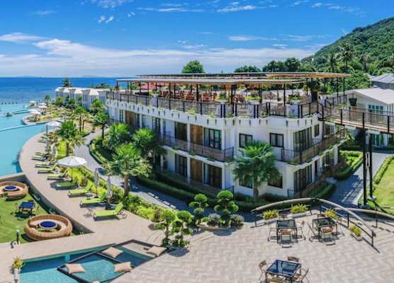 Vannee Golden Sands Beachfront Resort 1