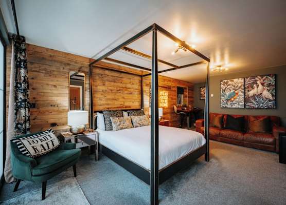 Boutique Shrewsbury Suites 1