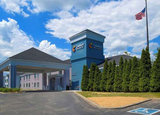 Comfort Inn & Suites NW Milwaukee 1