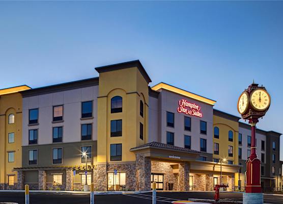 Hampton Inn & Suites Marina 1