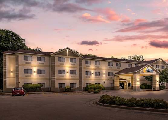 Comfort Inn & Suites East Moline near I-80 1