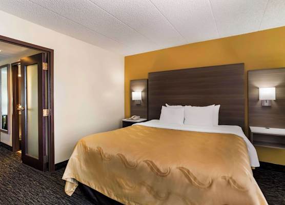 Quality Suites Milwaukee Airport 1
