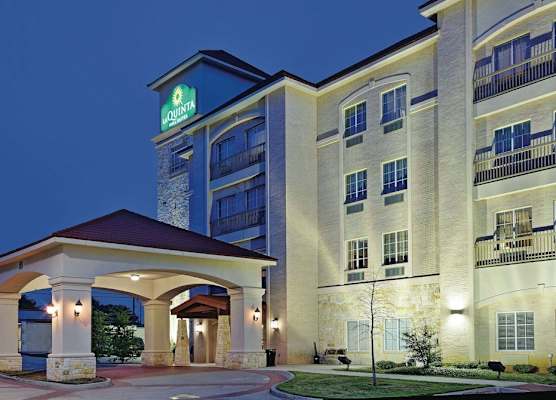 La Quinta Inn & Suites by Wyndham DFW Airport West - Euless 1