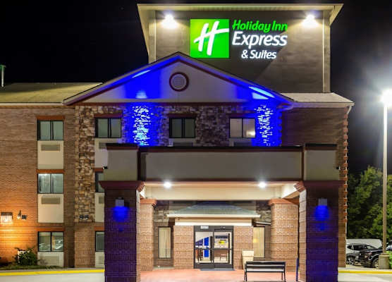 Holiday Inn Express & Suites OLATHE SOUTH by IHG 1