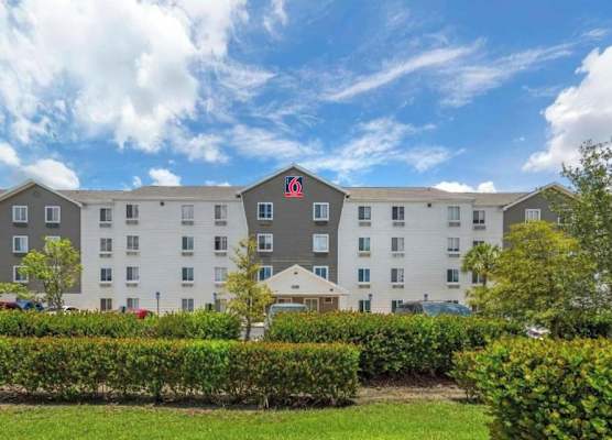 Studio 6 Extended Stay Fort Myers FL 1
