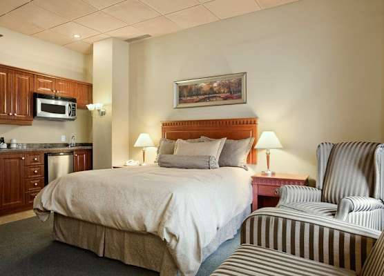 TRAVELODGE BY WYNDHAM MONTREAL AIRPORT 1