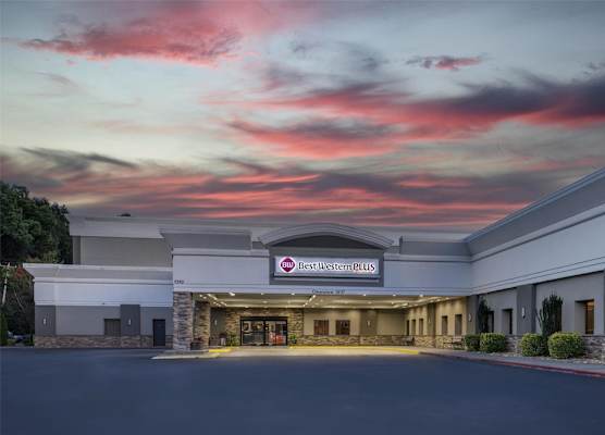 Best Western Plus Clemson Hotel & Conference Center 1