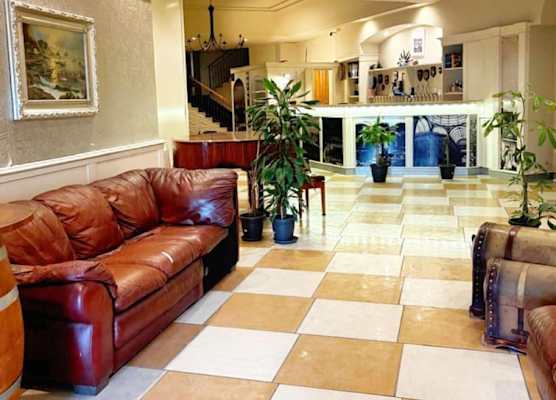 Business Hotel 1