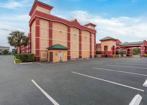 Baymont by Wyndham Orlando North Millenia 1