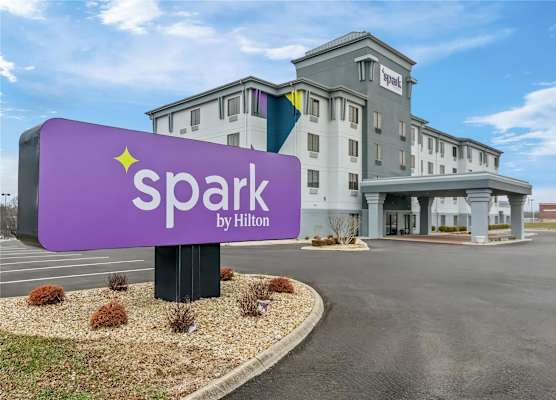 Spark by Hilton Cincinnati Fairfield 1
