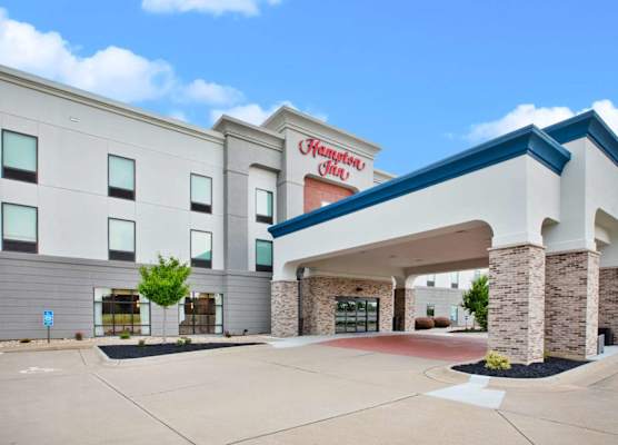 Hampton Inn Clinton, IA 1