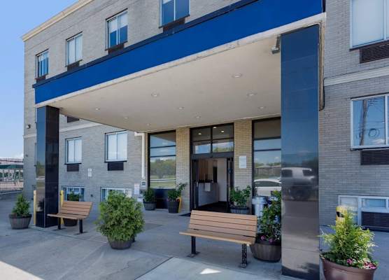 Avion Inn Near LGA Airport, an Ascend Collection Hotel 1