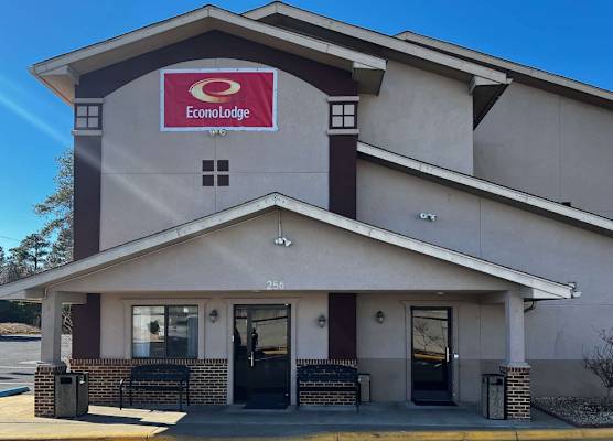 Econo Lodge Spring Lake near Fort Bragg 1