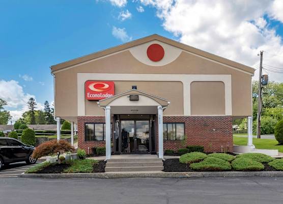 Econo Lodge Dewitt I-90 1