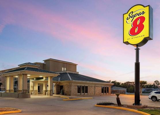 Super 8 by Wyndham Alexandria LA 1