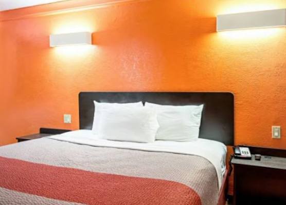 Days Inn & Suites by Wyndham Texas City - Galveston Area 1